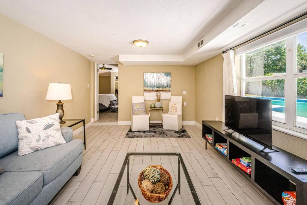 Villa Beautiful Pool House In Old Seminole Heights! à Tampa Extérieur photo
